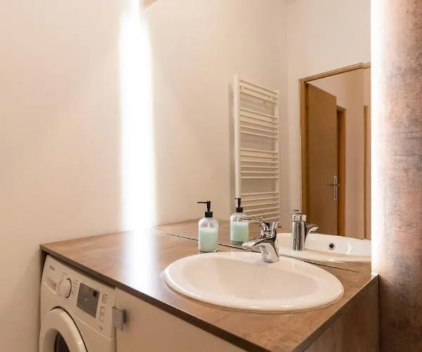 Ardor - Bright And Secluded In The Heart Of Old Town Apartment Brasov